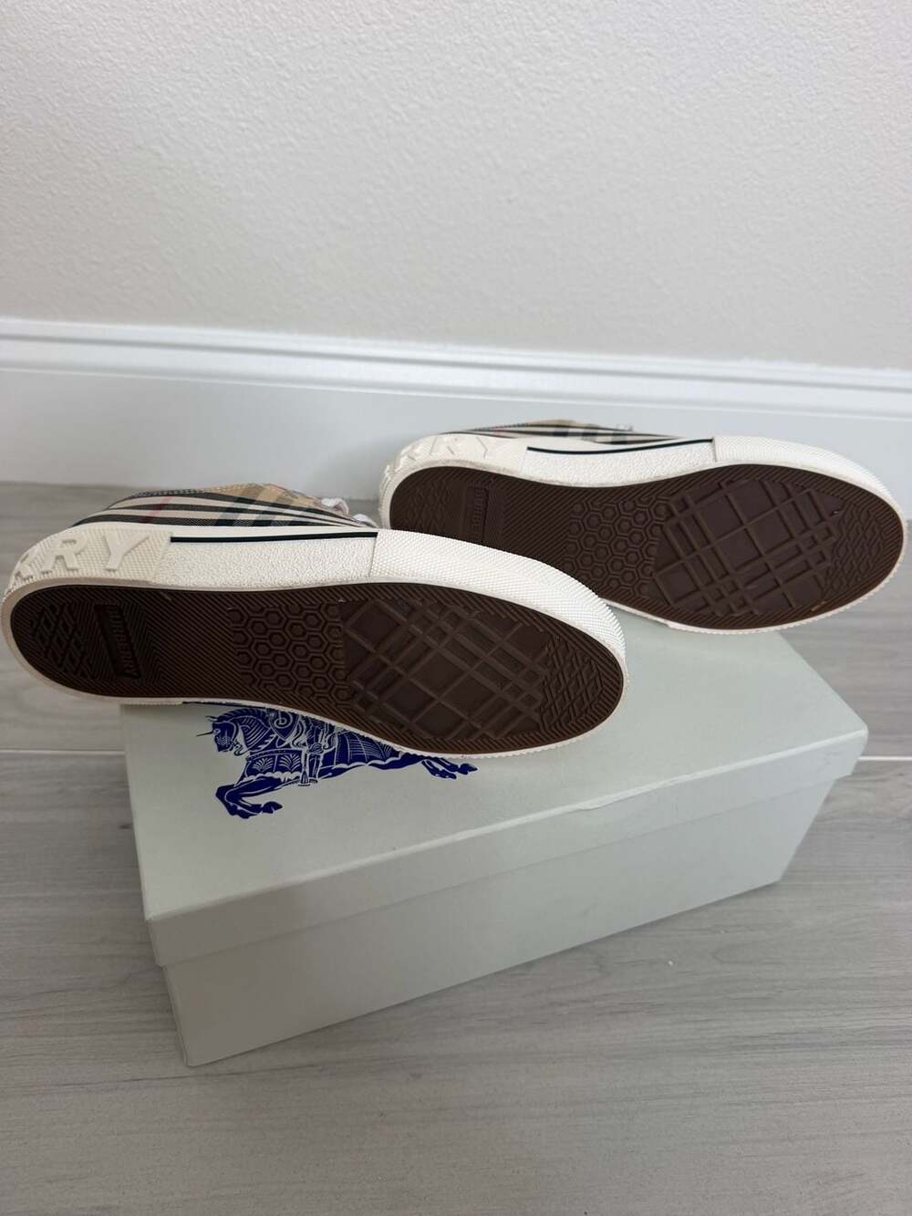 Authentic Burberry Archive Beige Vintage Check Sneakers US 8 EU 38.5 BoxDustBag - Picture 2 of 10
